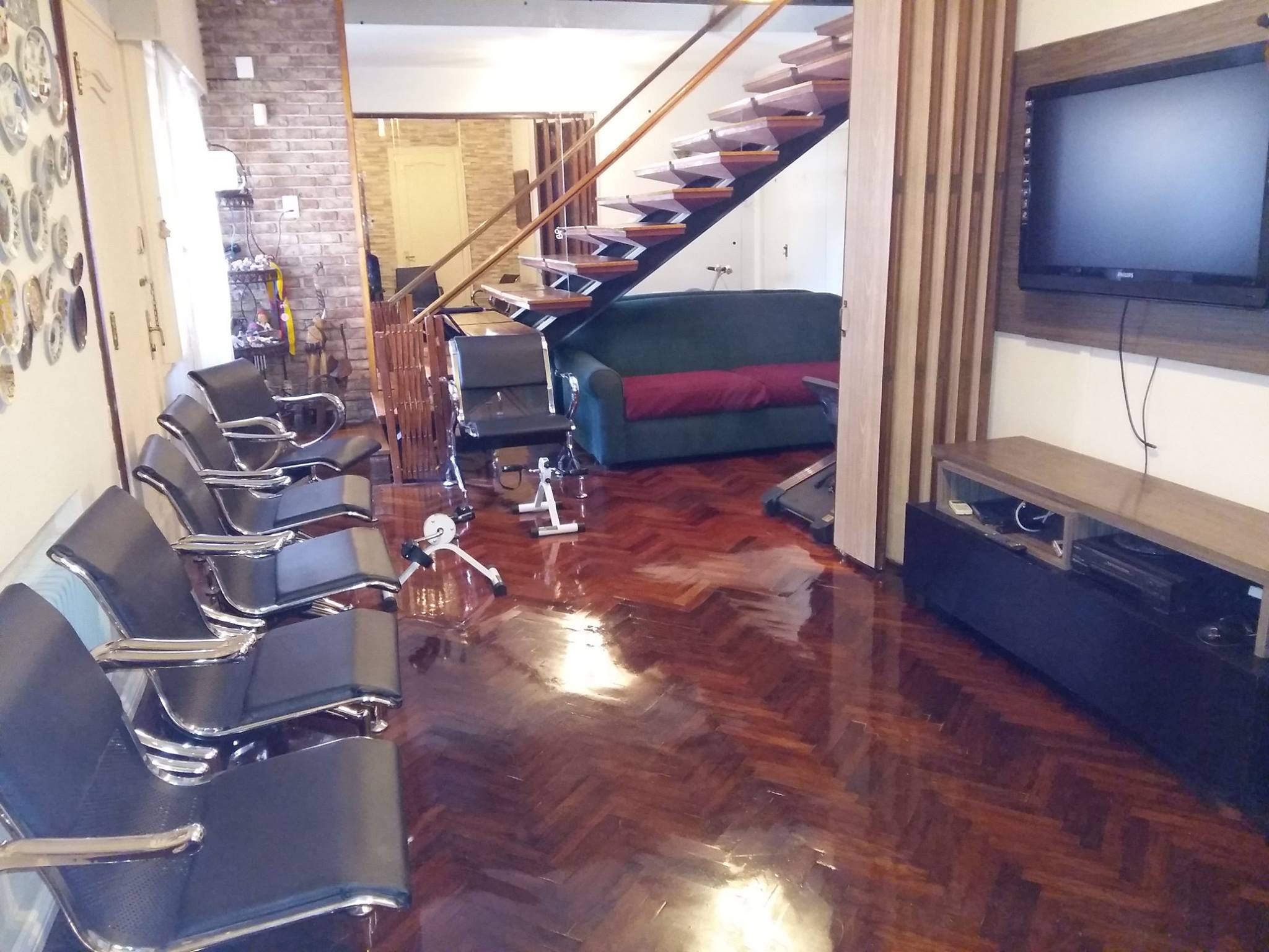 Sala común moderna del Residencial Rimac - hogar de ancianos Montevideo con cuidado de adultos mayores